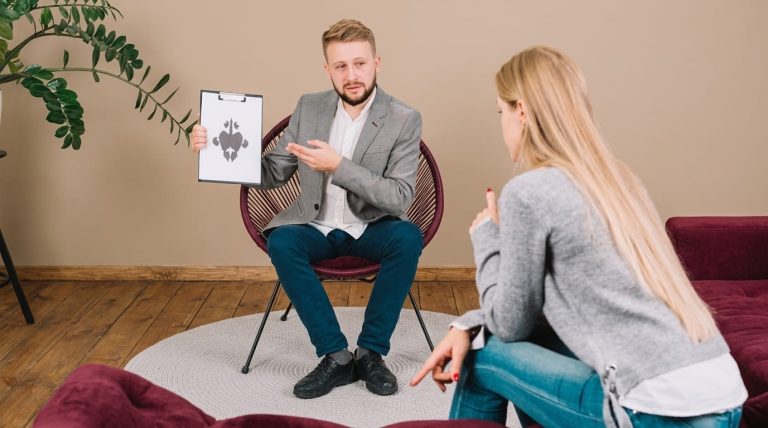 CBT vs psychodynamic therapy approaches compared during a therapy discussion